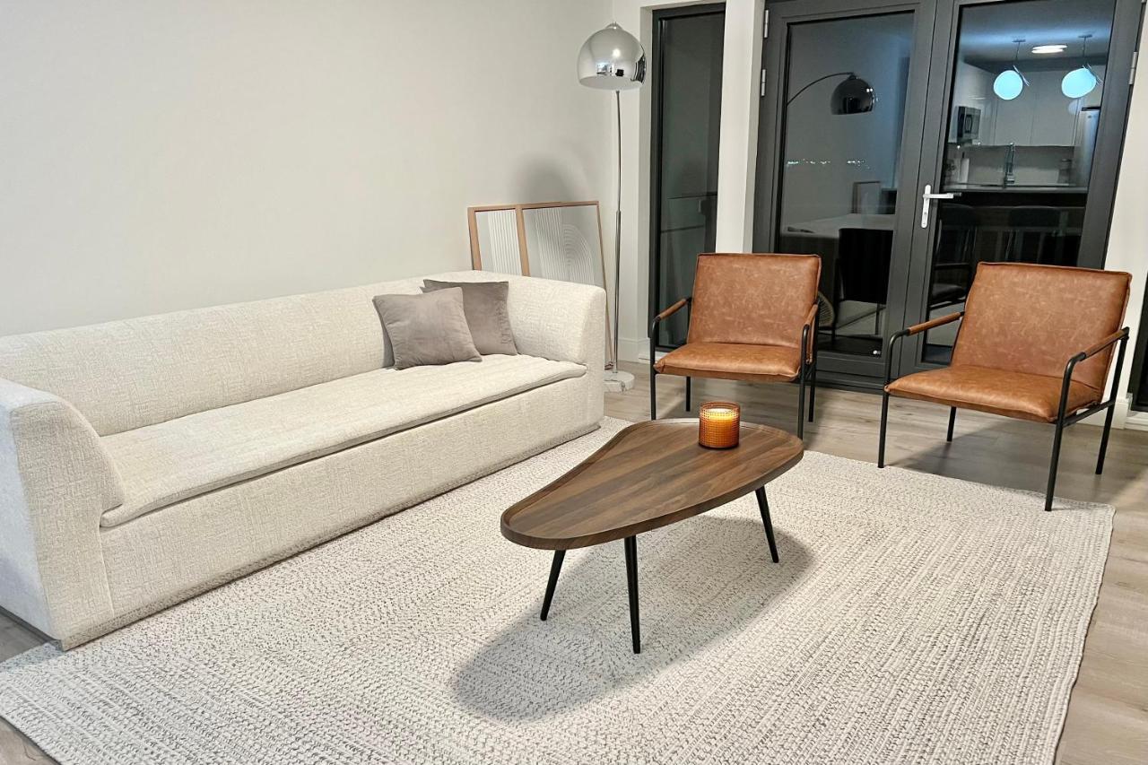 Modern 2 Bed Furnished Apartment In קווינסי מראה חיצוני תמונה